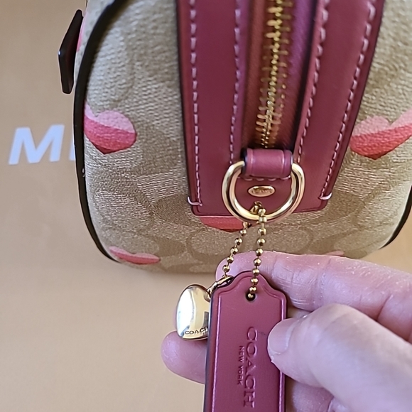 Coach Heart  Printed Crossbody Bag /Handbag and Heart Printed  Wrist Zip - Picture 5 of 12